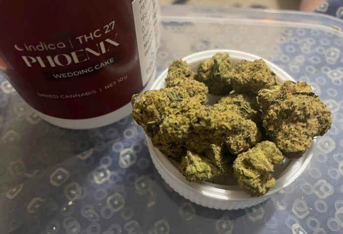 Wedding Cake Strain 7 g displayed on a dish with frosty, dense buds, UK edition